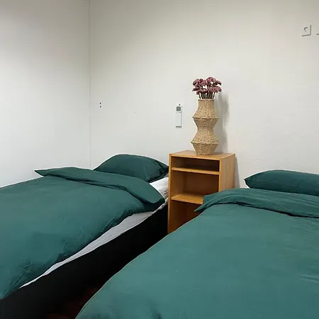 Comfortable In בירקרוד